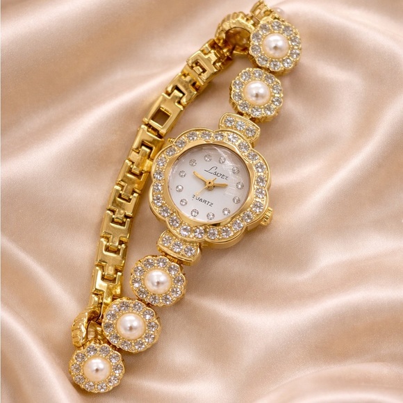 Vintage Floral Pearl & Rhinestone Gold Watch – Elegant Women’s Quartz